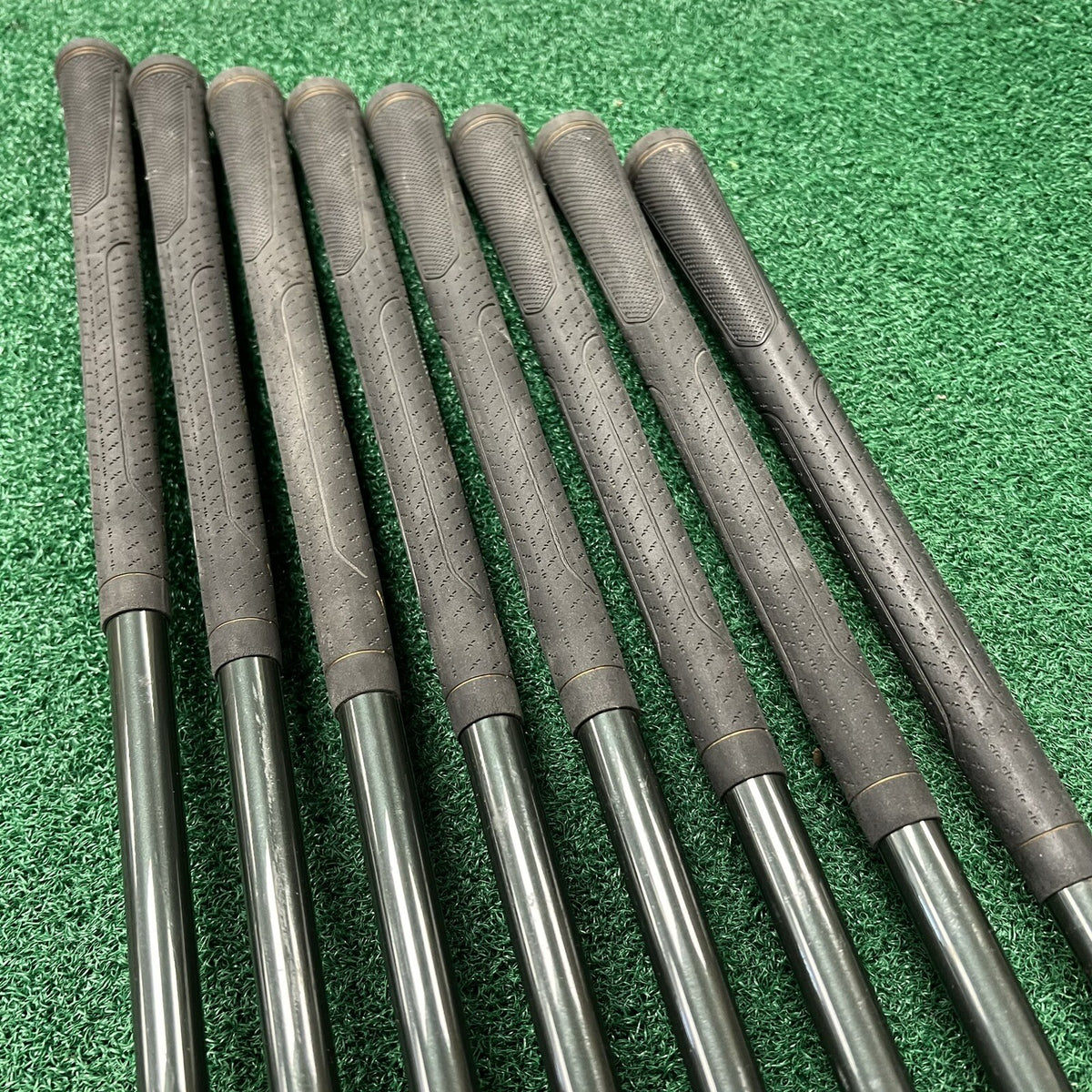 Warrior TCP Technology Black Gunmetal Iron Set 3-PW MRH Regular Flex Graphite